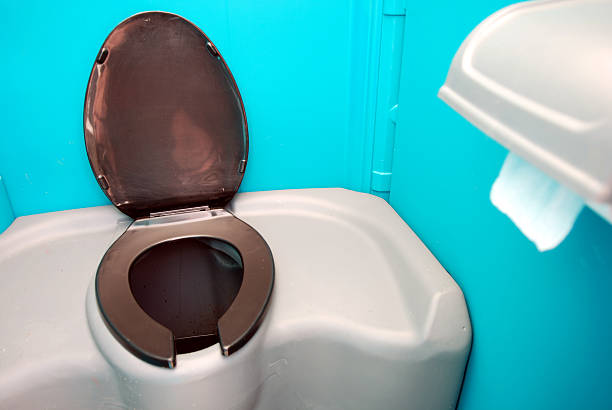 Best Portable restroom trailer rental  in Leesburg, OH