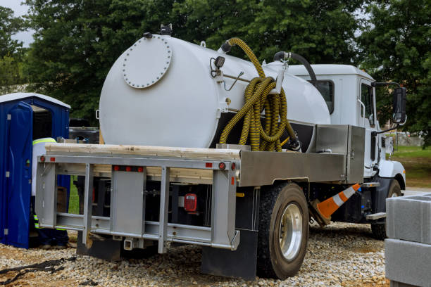 Best Portable restroom trailer rental  in Leesburg, OH